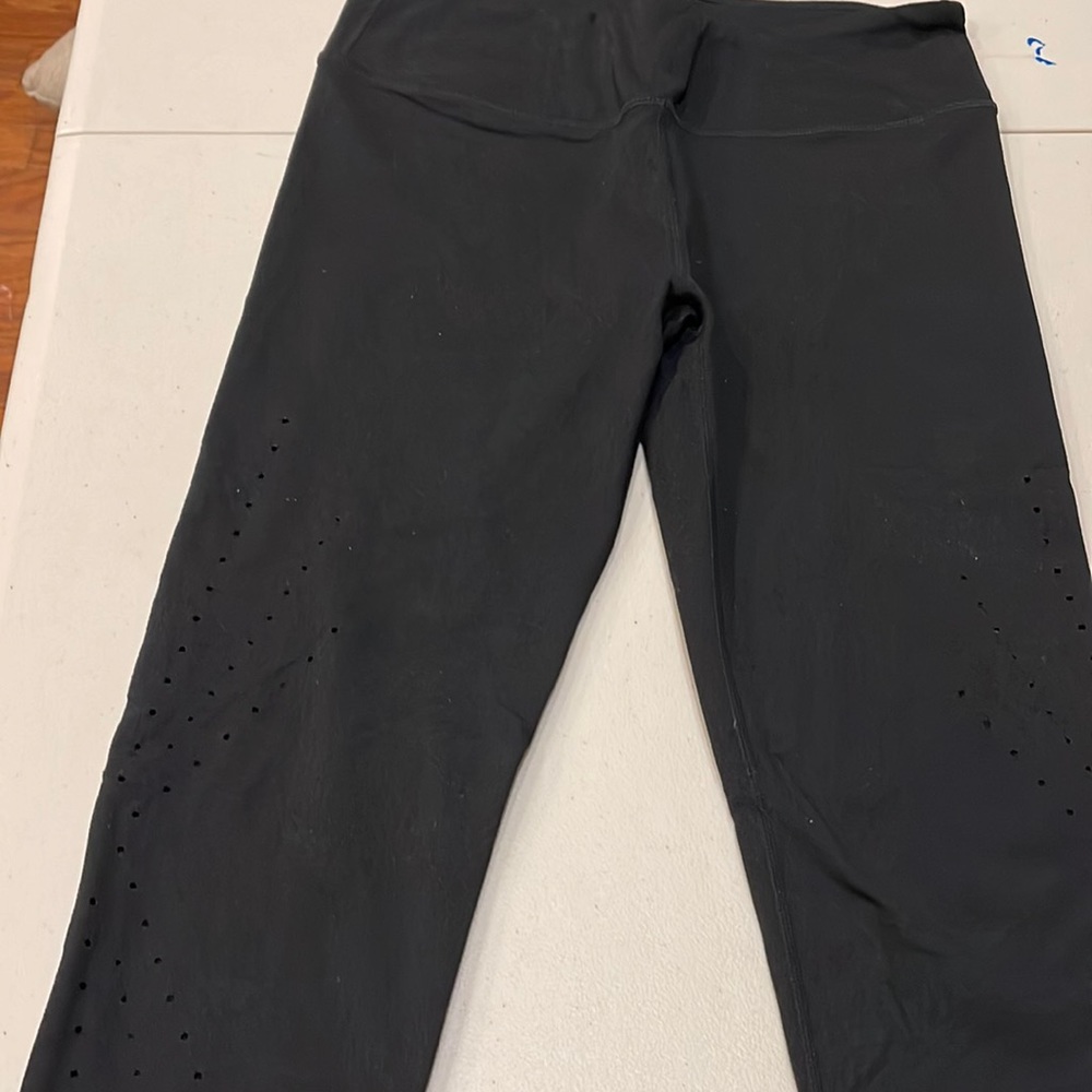 Women’s Fabletics Capri leggings size Medium